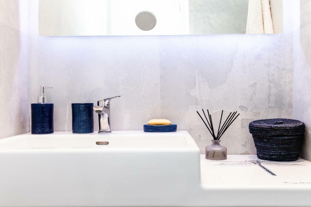 Sweet Suite Flora In Vouliagmeni Atenas Exterior foto