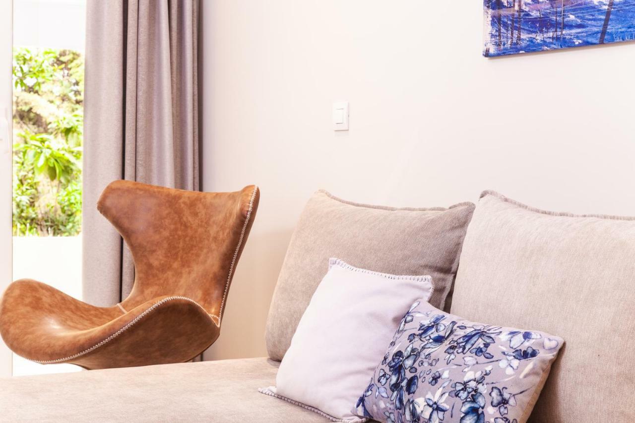 Sweet Suite Flora In Vouliagmeni Atenas Exterior foto
